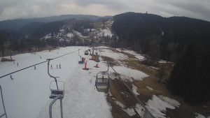 Snow park Paprsek - Lanovka - pohled dolů - 20.3.2023 v 10:15