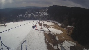 Snow park Paprsek - Lanovka - pohled dolů - 20.3.2023 v 10:20