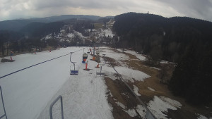 Snow park Paprsek - Lanovka - pohled dolů - 20.3.2023 v 10:25
