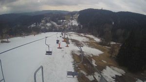 Snow park Paprsek - Lanovka - pohled dolů - 20.3.2023 v 10:30