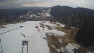 Snow park Paprsek - Lanovka - pohled dolů - 20.3.2023 v 10:35