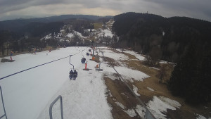 Snow park Paprsek - Lanovka - pohled dolů - 20.3.2023 v 10:55