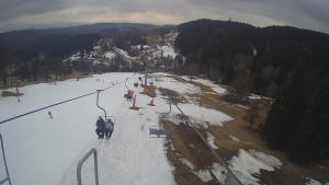 Snow park Paprsek - Lanovka - pohled dolů - 20.3.2023 v 11:00
