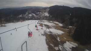 Snow park Paprsek - Lanovka - pohled dolů - 20.3.2023 v 11:20