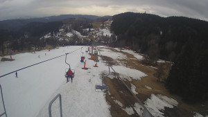 Snow park Paprsek - Lanovka - pohled dolů - 20.3.2023 v 11:35