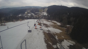 Snow park Paprsek - Lanovka - pohled dolů - 20.3.2023 v 12:00