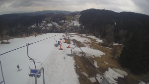 Snow park Paprsek - Lanovka - pohled dolů - 20.3.2023 v 12:10