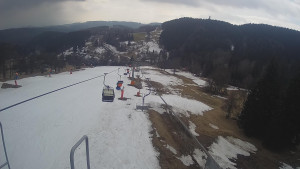 Snow park Paprsek - Lanovka - pohled dolů - 20.3.2023 v 12:45