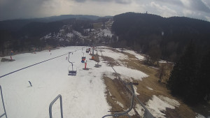 Snow park Paprsek - Lanovka - pohled dolů - 20.3.2023 v 12:50