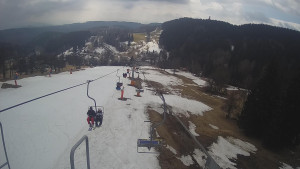 Snow park Paprsek - Lanovka - pohled dolů - 20.3.2023 v 12:55