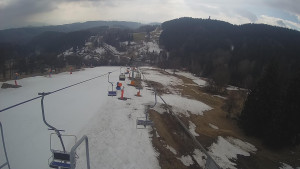 Snow park Paprsek - Lanovka - pohled dolů - 20.3.2023 v 13:00
