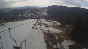 Snow park Paprsek - Lanovka - pohled dolů - 20.3.2023 v 13:05