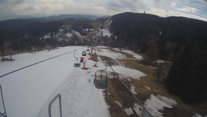 Snow park Paprsek - Lanovka - pohled dolů - 20.3.2023 v 13:25
