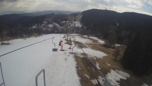 Snow park Paprsek - Lanovka - pohled dolů - 20.3.2023 v 13:30