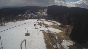 Snow park Paprsek - Lanovka - pohled dolů - 20.3.2023 v 13:55