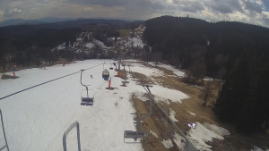 Snow park Paprsek - Lanovka - pohled dolů - 20.3.2023 v 14:00