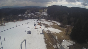 Snow park Paprsek - Lanovka - pohled dolů - 20.3.2023 v 14:10