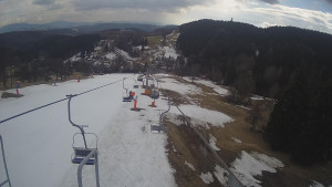 Snow park Paprsek - Lanovka - pohled dolů - 20.3.2023 v 14:15