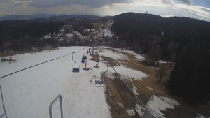 Snow park Paprsek - Lanovka - pohled dolů - 20.3.2023 v 14:20