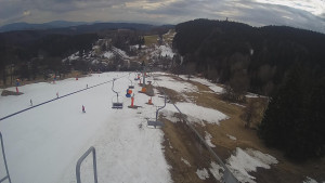 Snow park Paprsek - Lanovka - pohled dolů - 20.3.2023 v 14:50