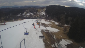 Snow park Paprsek - Lanovka - pohled dolů - 20.3.2023 v 15:00