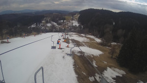 Snow park Paprsek - Lanovka - pohled dolů - 20.3.2023 v 15:05