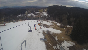Snow park Paprsek - Lanovka - pohled dolů - 20.3.2023 v 15:10