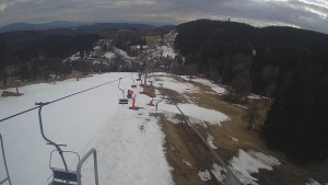 Snow park Paprsek - Lanovka - pohled dolů - 20.3.2023 v 15:20