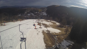 Snow park Paprsek - Lanovka - pohled dolů - 20.3.2023 v 15:45
