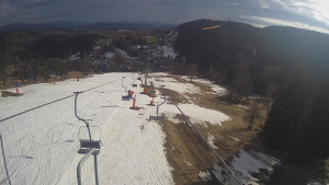 Snow park Paprsek - Lanovka - pohled dolů - 20.3.2023 v 15:50