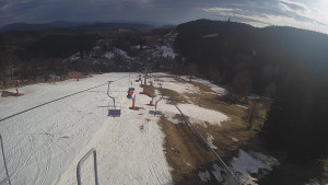 Snow park Paprsek - Lanovka - pohled dolů - 20.3.2023 v 16:00