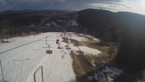 Snow park Paprsek - Lanovka - pohled dolů - 20.3.2023 v 16:05