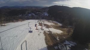 Snow park Paprsek - Lanovka - pohled dolů - 20.3.2023 v 16:10