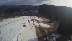 Snow park Paprsek - Lanovka - pohled dolů - 20.3.2023 v 16:15