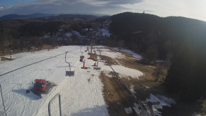Snow park Paprsek - Lanovka - pohled dolů - 20.3.2023 v 16:20