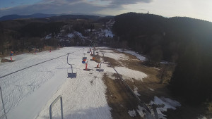 Snow park Paprsek - Lanovka - pohled dolů - 20.3.2023 v 16:25