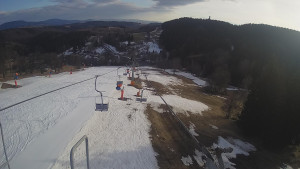 Snow park Paprsek - Lanovka - pohled dolů - 20.3.2023 v 16:30