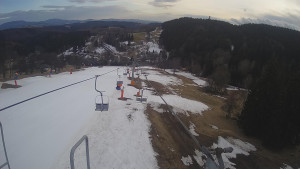 Snow park Paprsek - Lanovka - pohled dolů - 20.3.2023 v 16:55
