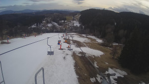 Snow park Paprsek - Lanovka - pohled dolů - 20.3.2023 v 17:00