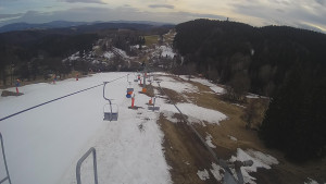 Snow park Paprsek - Lanovka - pohled dolů - 20.3.2023 v 17:10
