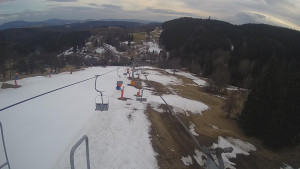 Snow park Paprsek - Lanovka - pohled dolů - 20.3.2023 v 17:20