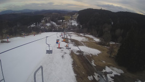 Snow park Paprsek - Lanovka - pohled dolů - 20.3.2023 v 17:30