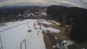 Snow park Paprsek - Lanovka - pohled dolů - 20.3.2023 v 17:35