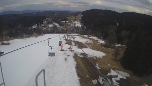 Snow park Paprsek - Lanovka - pohled dolů - 20.3.2023 v 17:45