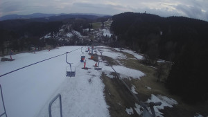 Snow park Paprsek - Lanovka - pohled dolů - 20.3.2023 v 18:00