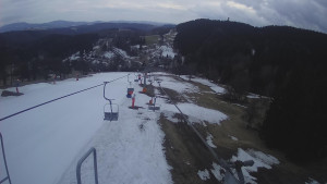 Snow park Paprsek - Lanovka - pohled dolů - 20.3.2023 v 18:05