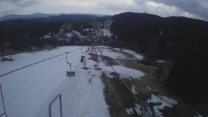 Snow park Paprsek - Lanovka - pohled dolů - 20.3.2023 v 18:10