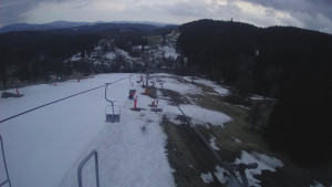 Snow park Paprsek - Lanovka - pohled dolů - 20.3.2023 v 18:15