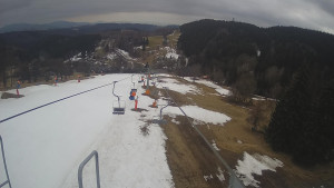 Snow park Paprsek - Lanovka - pohled dolů - 21.3.2023 v 14:55