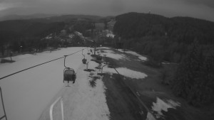 Snow park Paprsek - Lanovka - pohled dolů - 22.3.2023 v 05:25